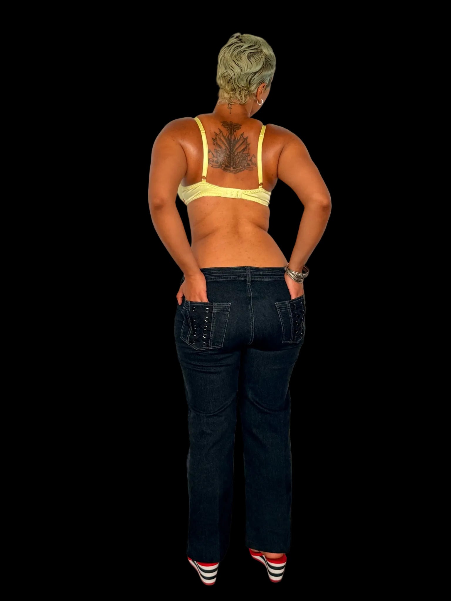 baddie wearing y2k laced pants