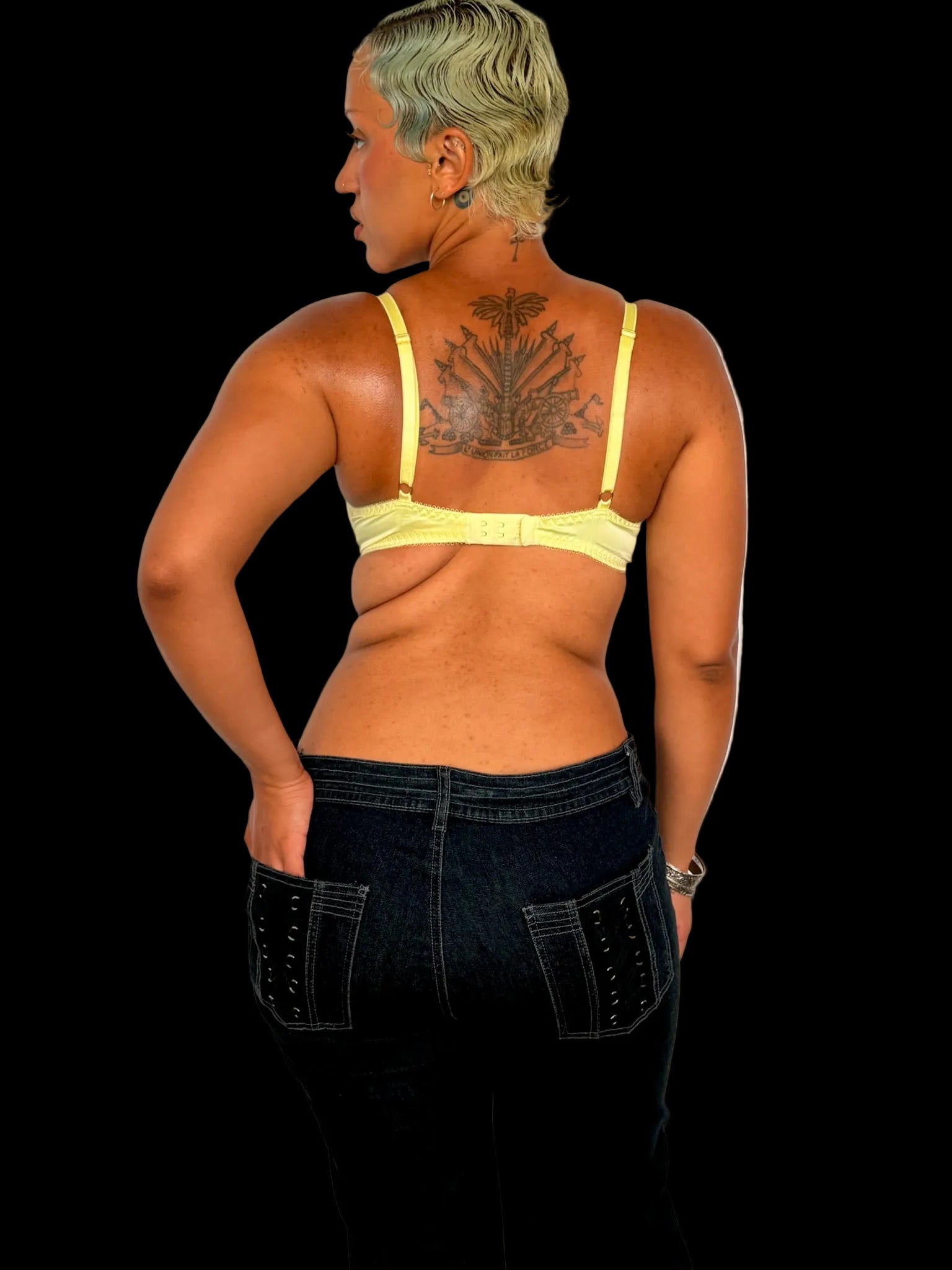 baddie wearing y2k laced pants